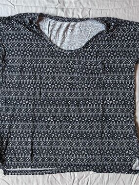 LOFT Black and White Patterned Short Sleeve Top